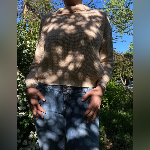 Pink sweater - Picture 2 of 3